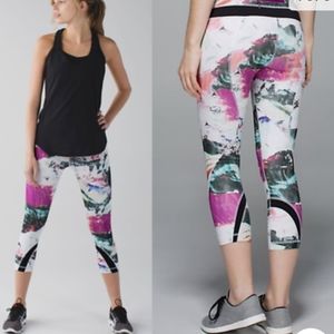LULULEMON ABSTRACT PIGMENT WAVE LUXTREME MIDRISE CROP.